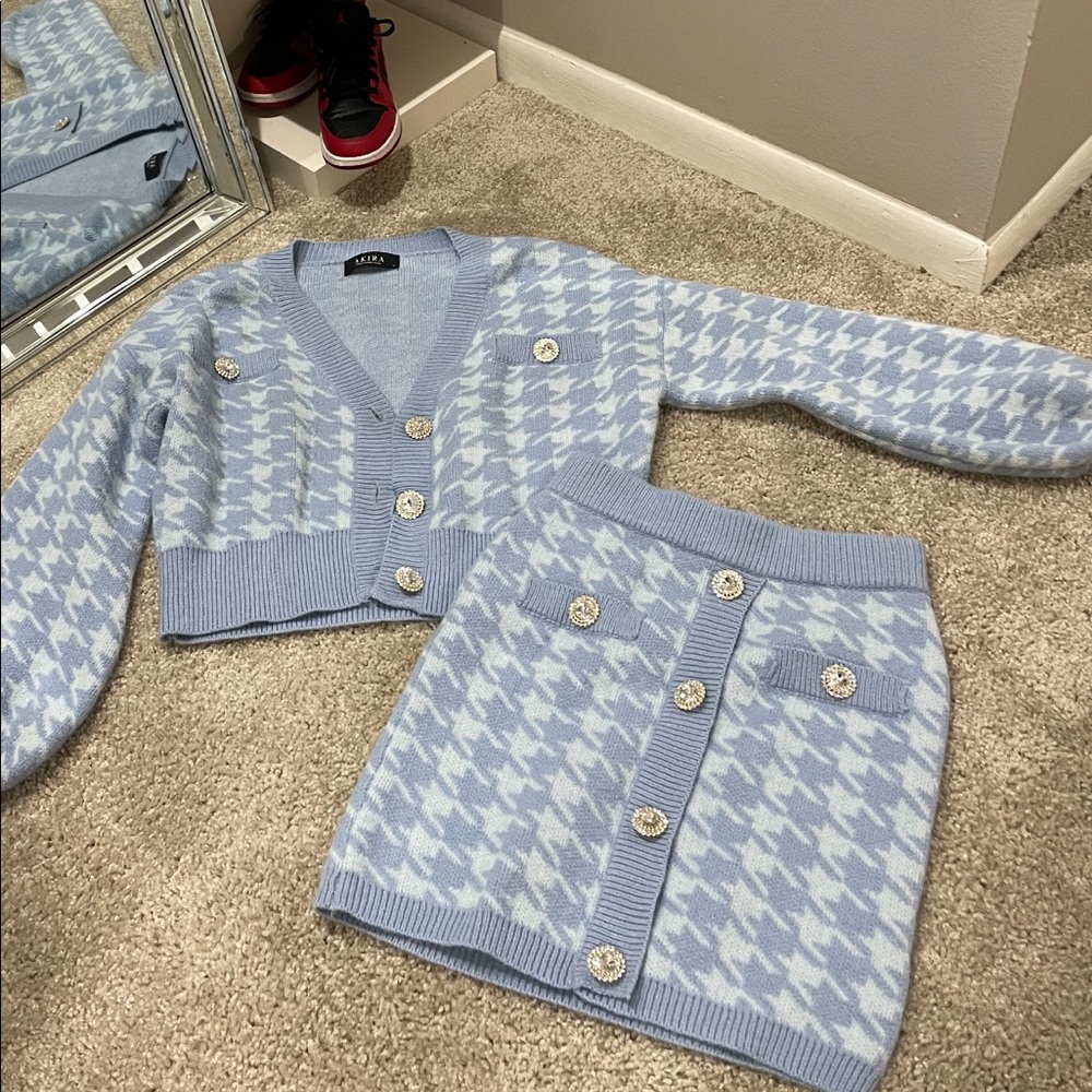 Akira set , skirt and sweater